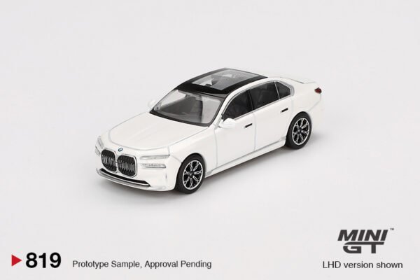 BMW i7 xDrive60 Mineral White - Image 3