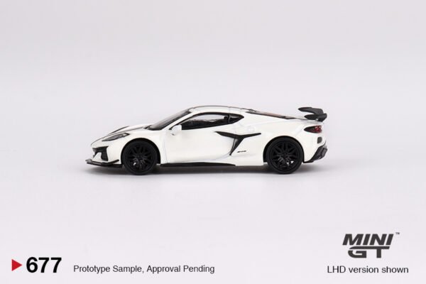 CHEVROLET CORVETTE Z06 ARCTIC WHITE - Image 2